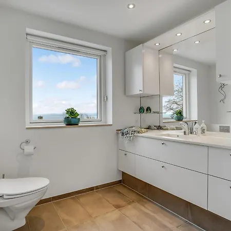 3 Bedroom Lovely In Σπίτι διακοπών *