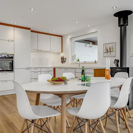 3 Bedroom Lovely In * ボルコップ
