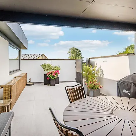 3 Bedroom Lovely In ボルコップ