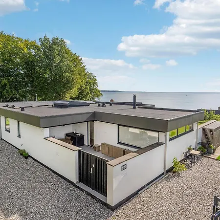 Σπίτι διακοπών 3 Bedroom Lovely In *